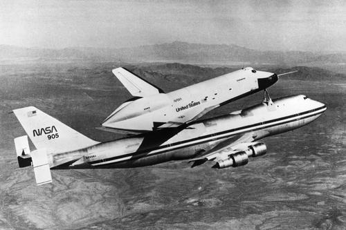 Enterprise auf dem Rücken einer 747